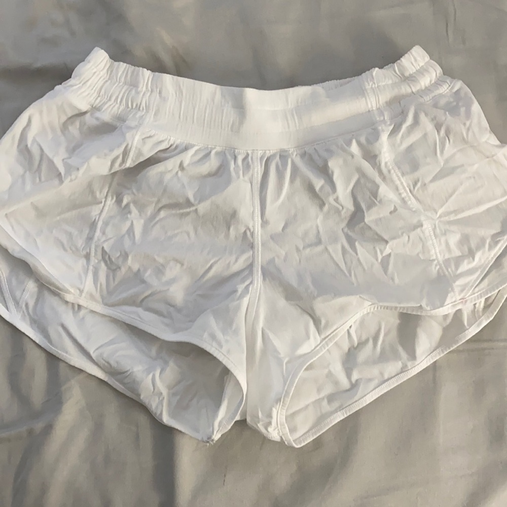 Lululemon Hotty Hot 2.5in Mid-Rise Shorts